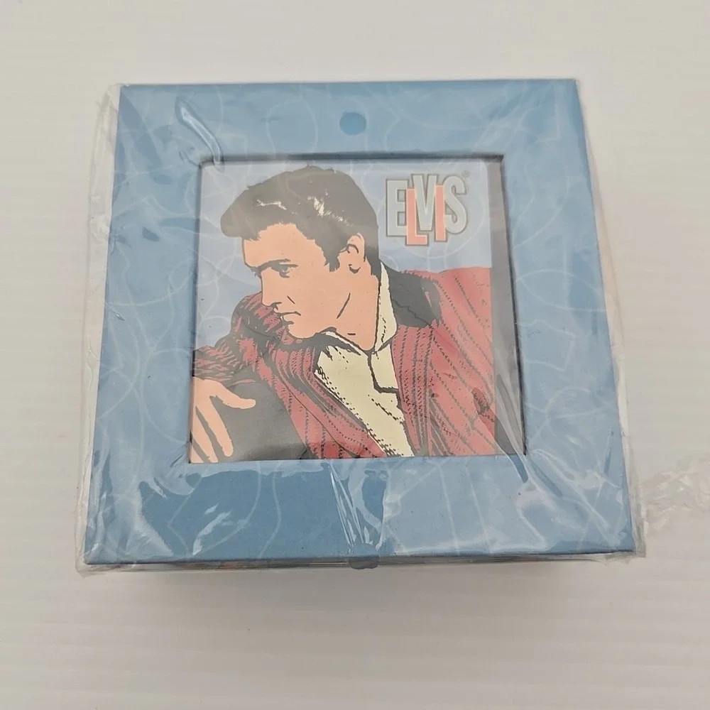 Elvis Cube Stationary Pad‎